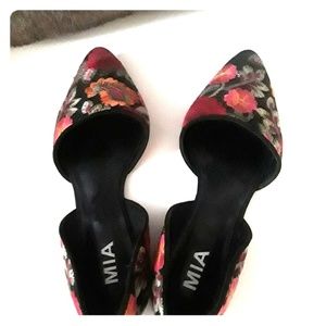 MIA Embroidered Slings